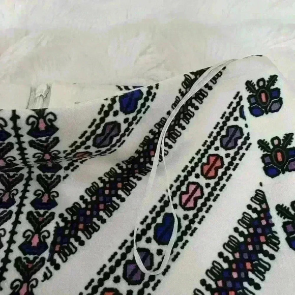 Women’s XS Colourful Pattern Pencil Skirt with a  Flattering Back Slit - Picture 7 of 14